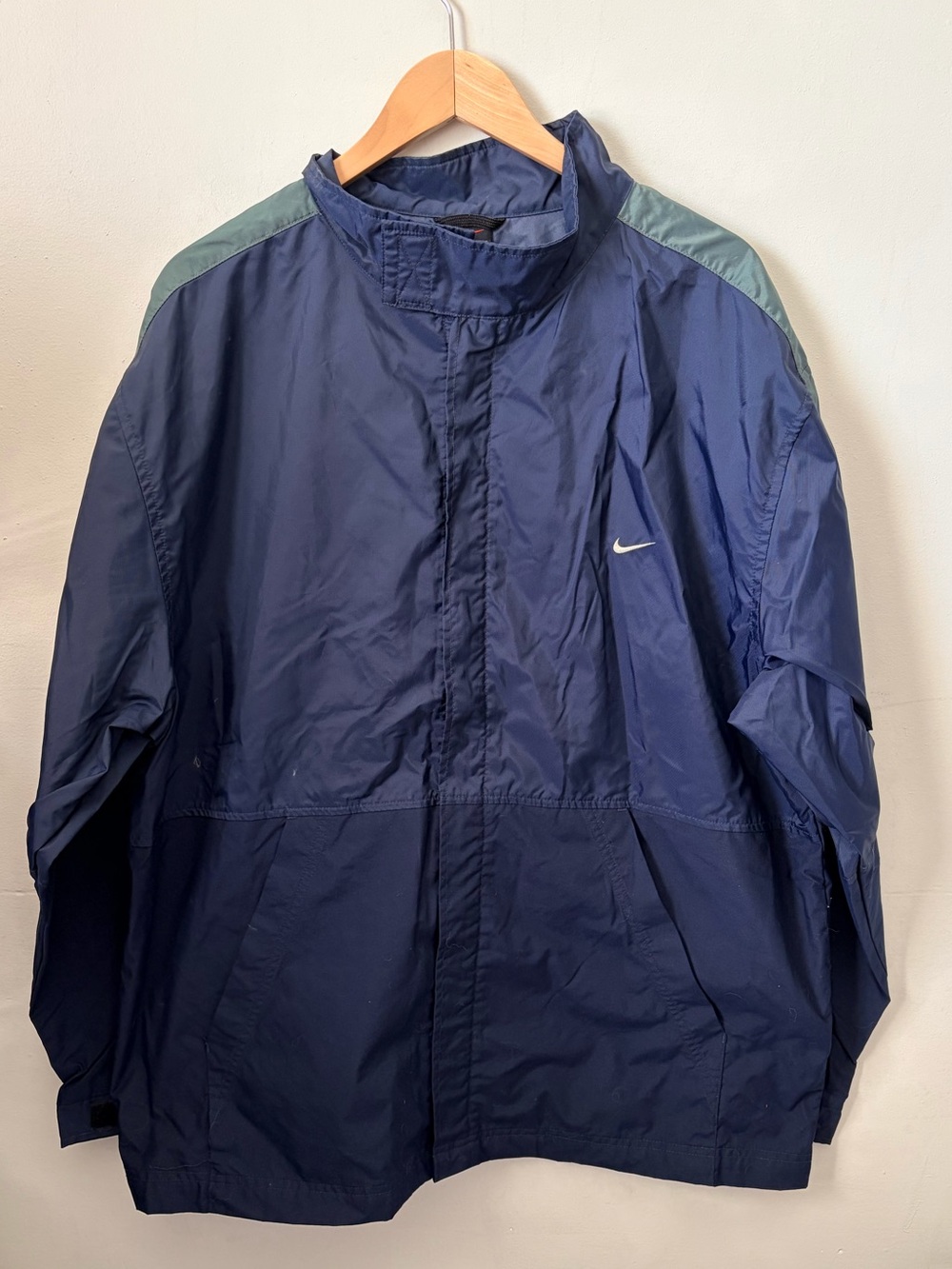 Nike Men’s Navy Windbreaker with Green Shoulder Panels